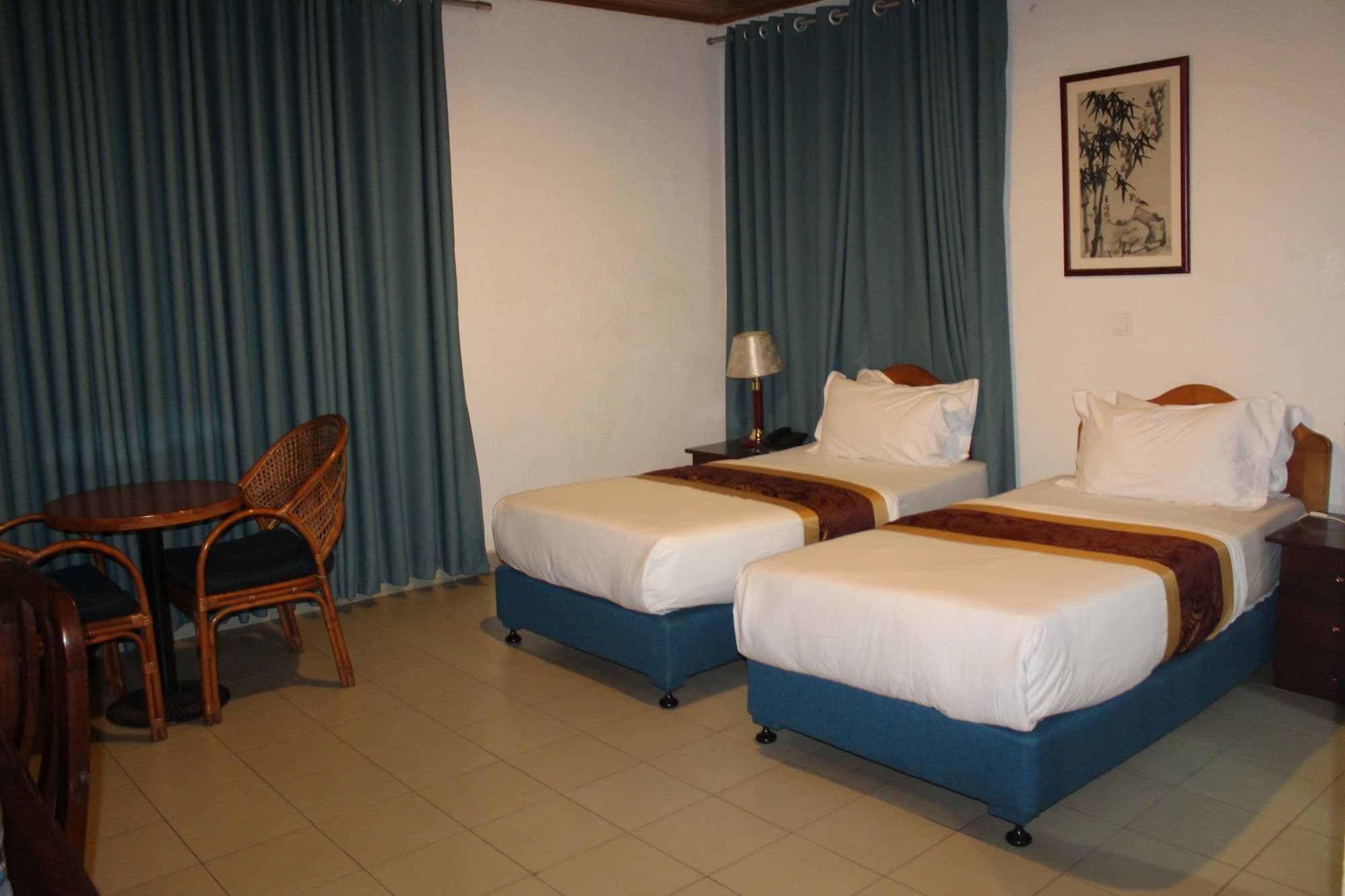 Twin room with two beds and a seating corner